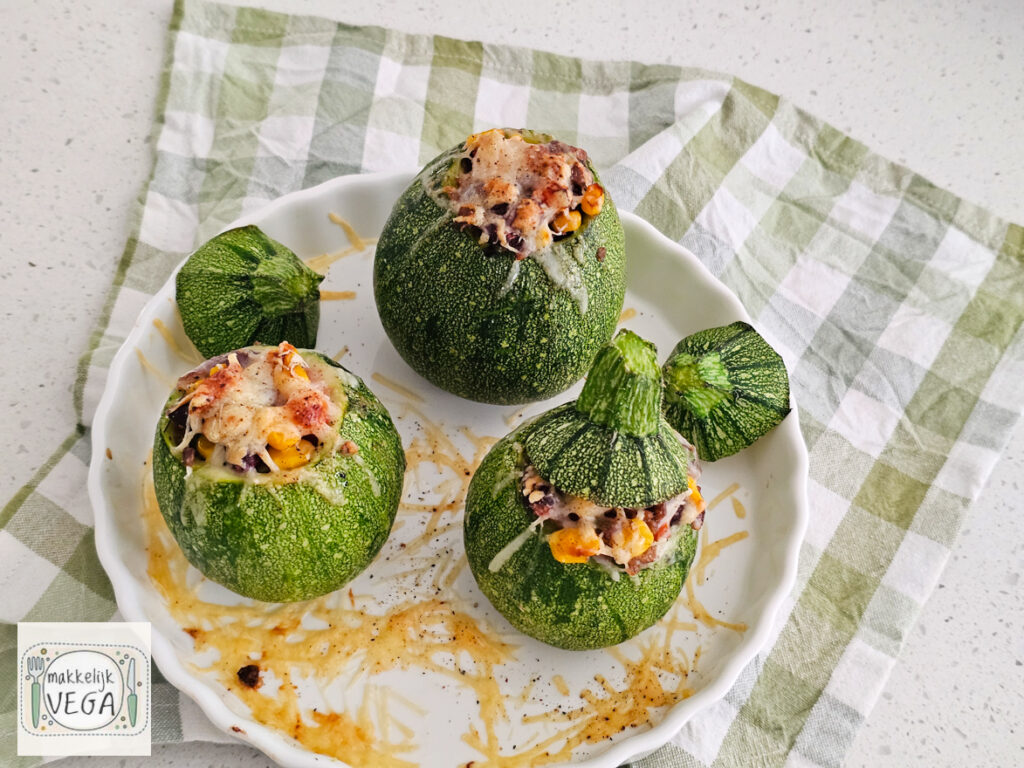 Mexicaans gevulde bolcourgette