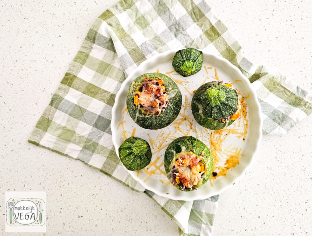 Mexicaans gevulde bolcourgette