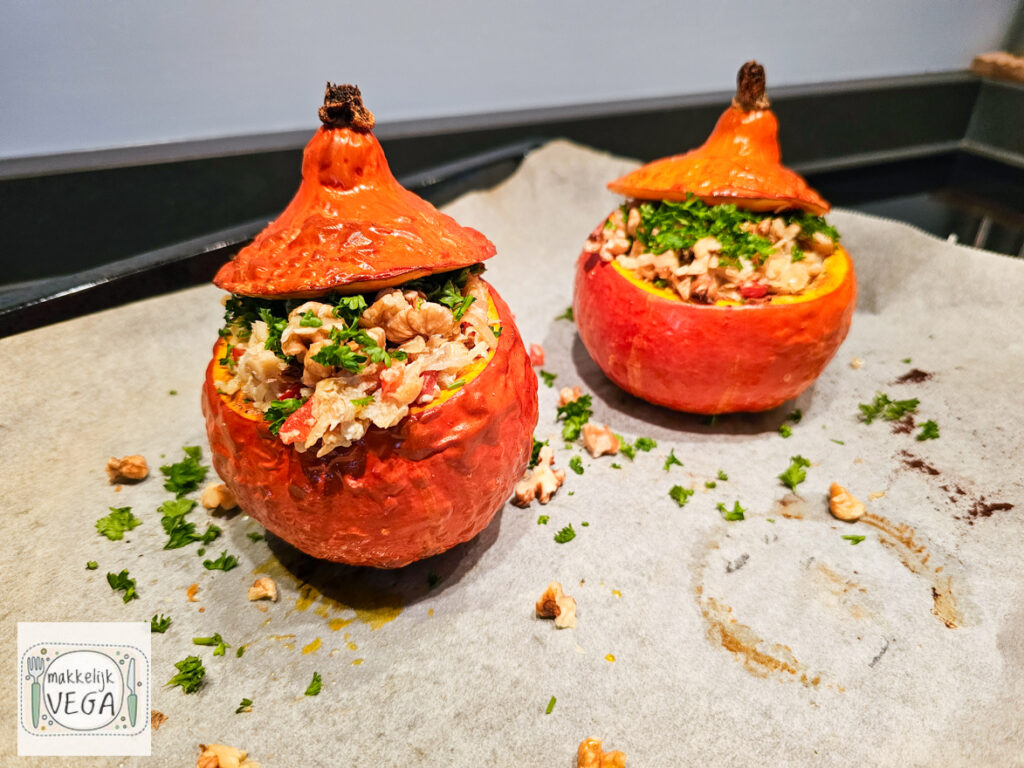met-zuurkool-gevulde-pompoen